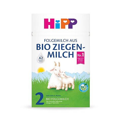 Egy bébiétel termékcímkéje kecske és kecskegida illusztrációval, bio tanúsítvánnyal és a "Folgemilch aus Bio Ziegenmilch" szöveggel, amely azt jelzi, hogy kecsketejes tápszerről van szó.